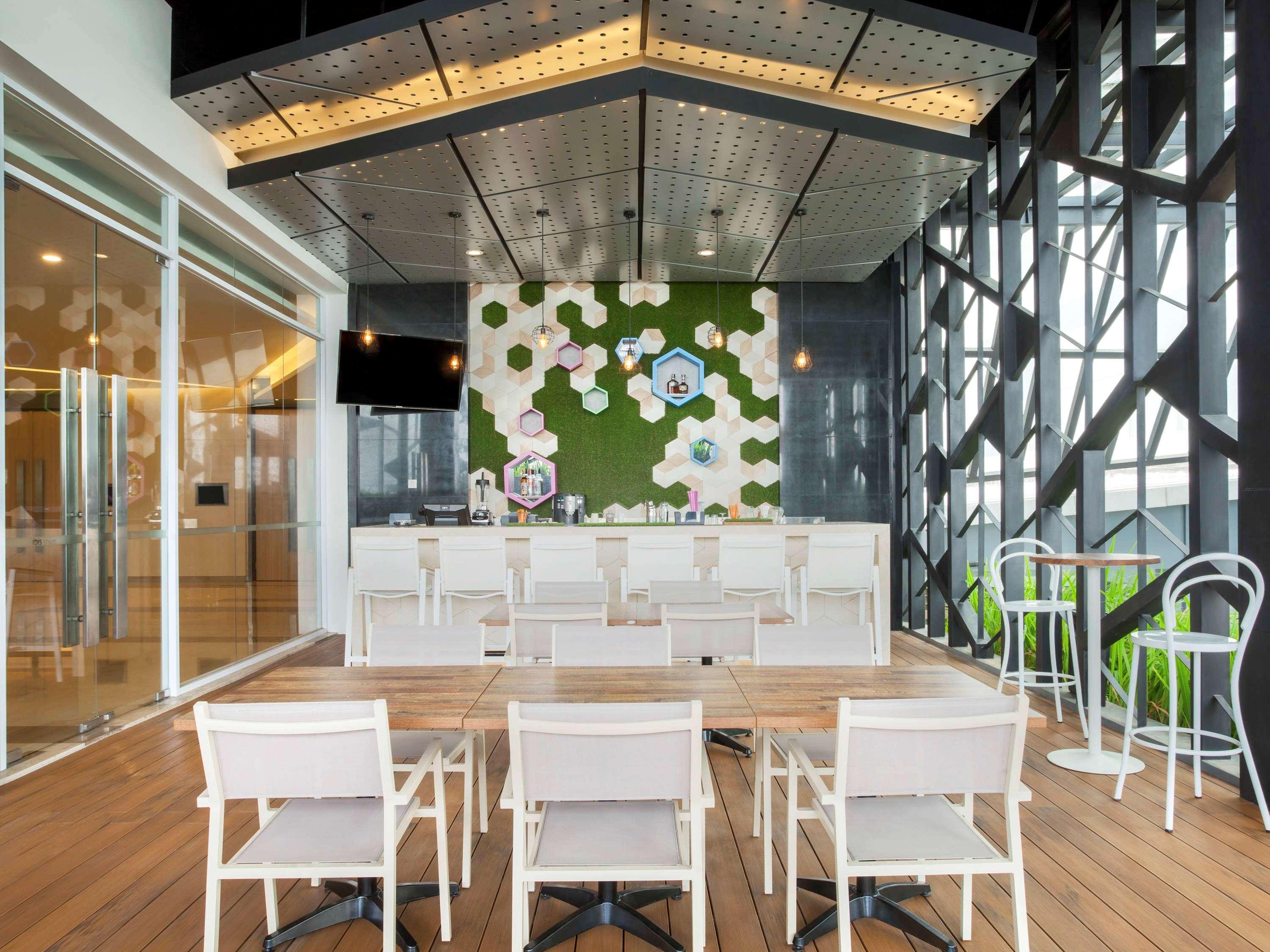 Ibis Styles Jakarta Sunter Eksteriør billede