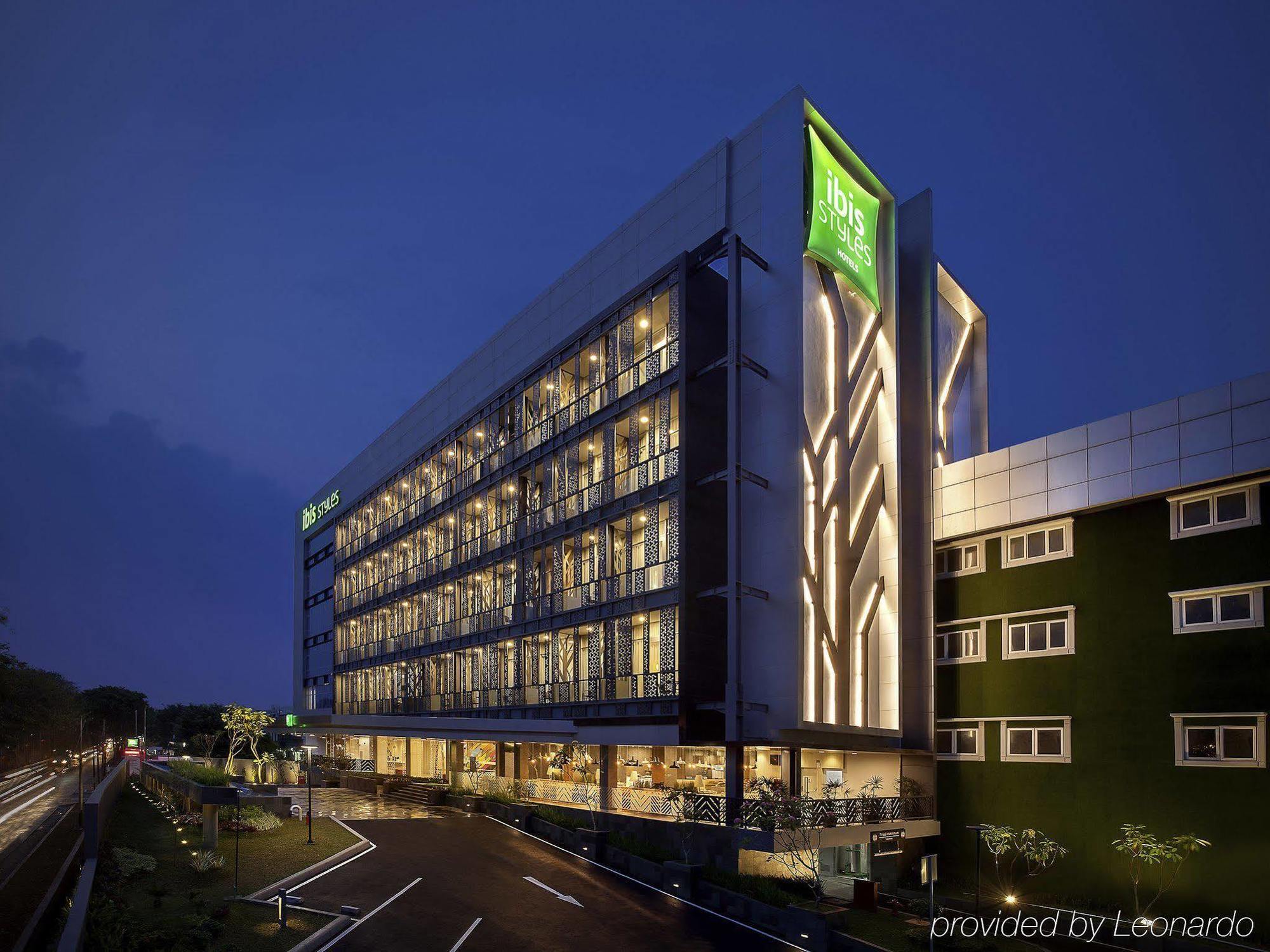 Ibis Styles Jakarta Sunter Eksteriør billede